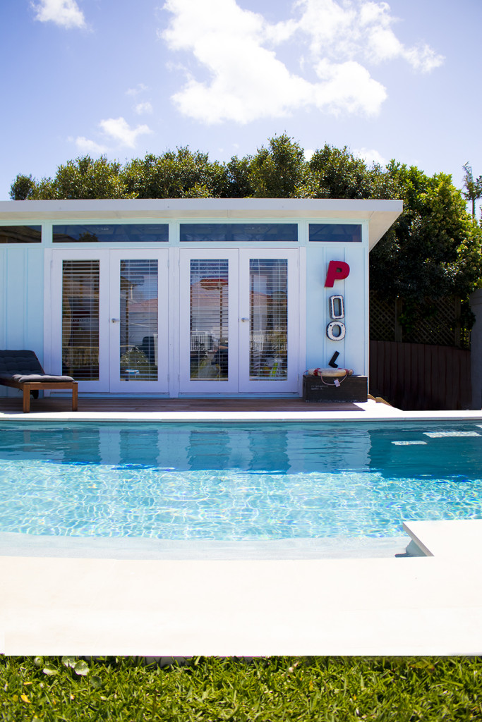 Scott & Berni have chosen the ultimate 'glass wall' look for their Pool Cabana. (Mod Design No.18)