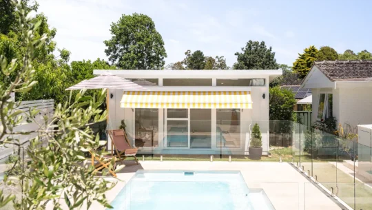 A pop of pool cabana colour